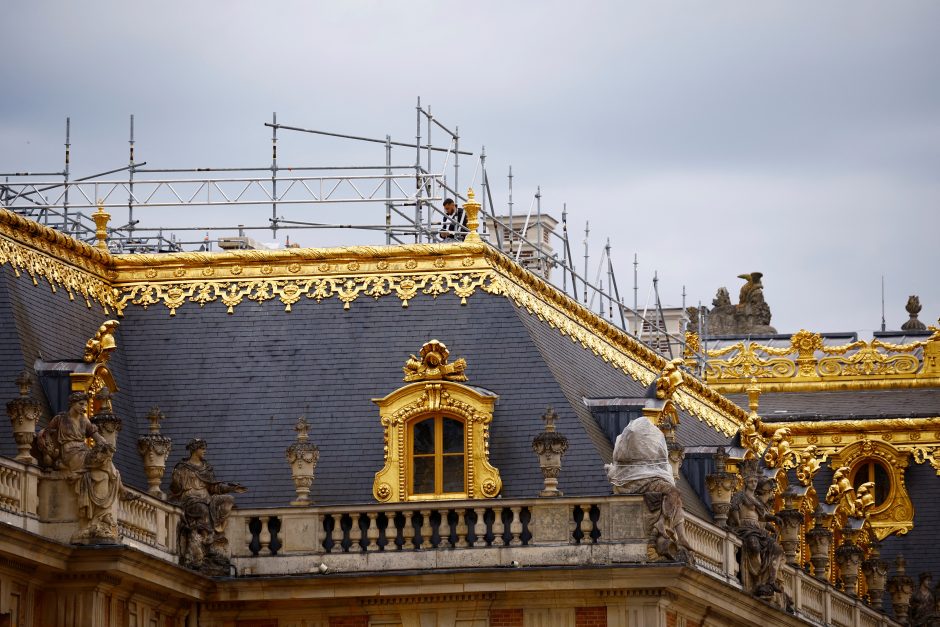 Prancūzija: dėl gaisro buvo evakuoti Versalio rūmų lankytojai
