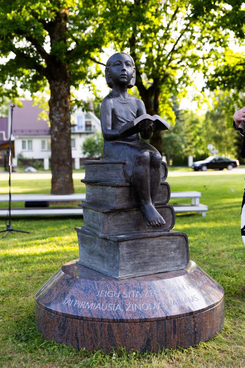 Širvintose atidengta J. Marcinkevičiaus atminimui skirta skulptūra 