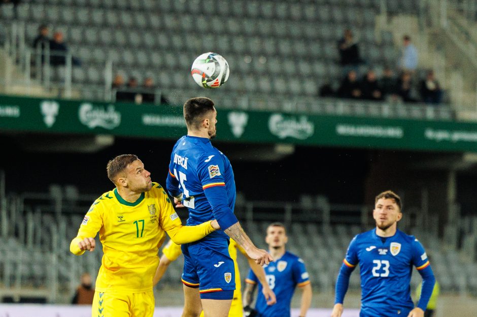 Lietuvos futbolininkai nusileido Rumunijai ir lieka be taškų