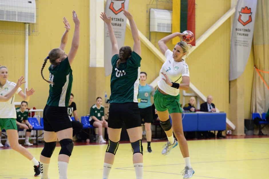 Lietuvos moterų rankinio lygos lyderių dvikovoje pergalę lėmė vienas įvartis