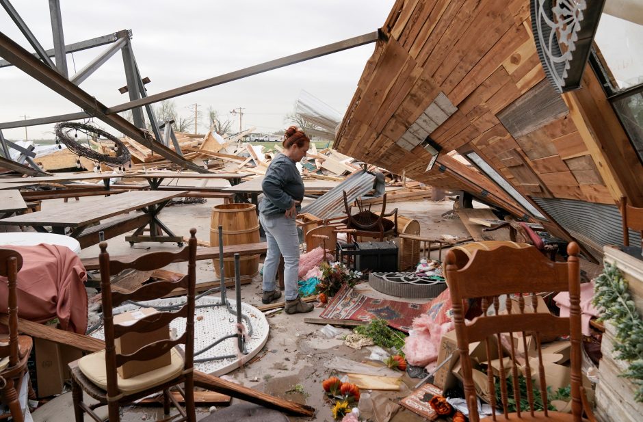 Oklahomoje po tornadų ir audrų žuvo du žmonės