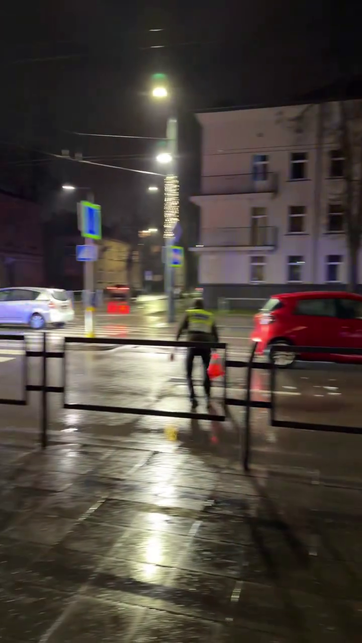 A. Juozapavičiaus prospekte automobilis „Renault“ partrenkė dvi per perėją ėjusias merginas