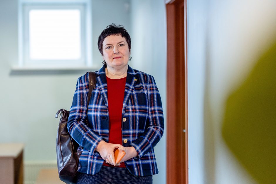 Piktnaudžiavimu tarnyba kaltinama eksviceministrė L. Jaruševičienė baigė duoti parodymus