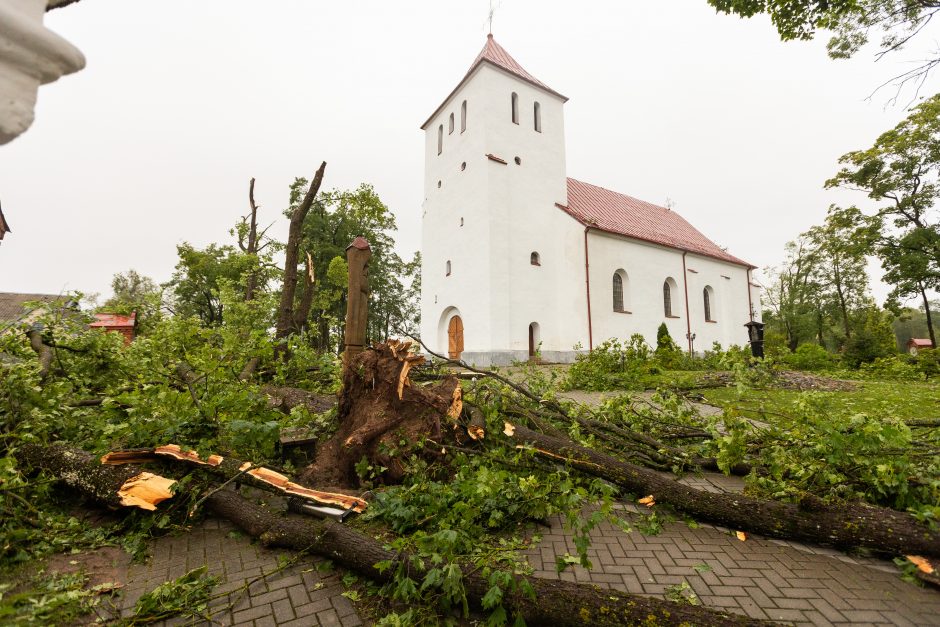 Mokslininkai ragina ruoštis: ateityje laukia daug baisesnės audros