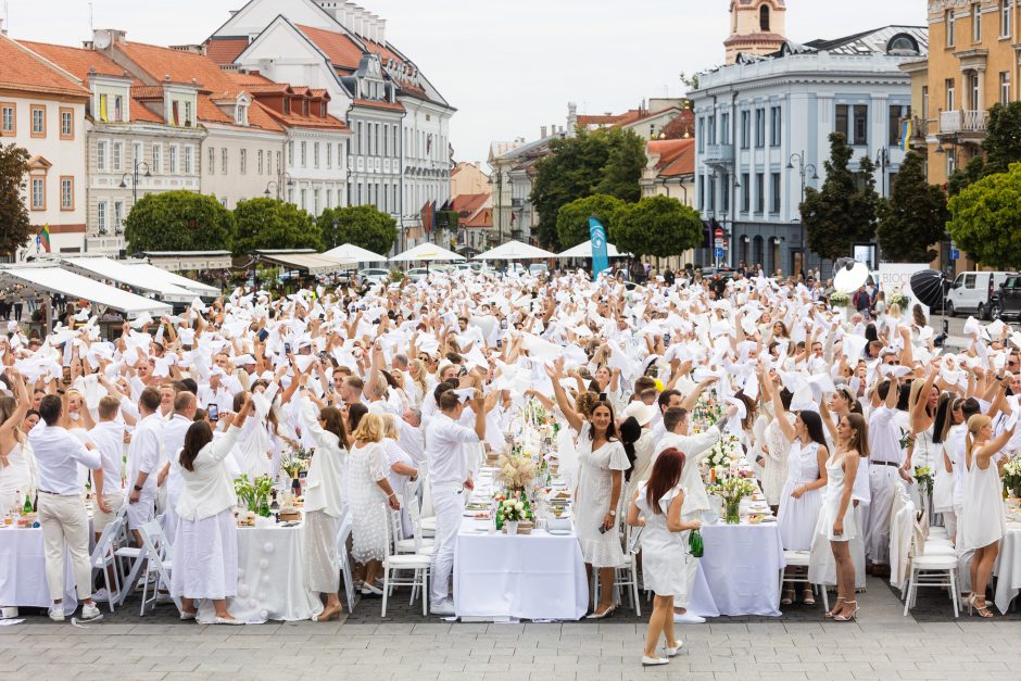 Vilniuje dešimtą kartą surengta „Le Diner en Blanc“ vakarienė