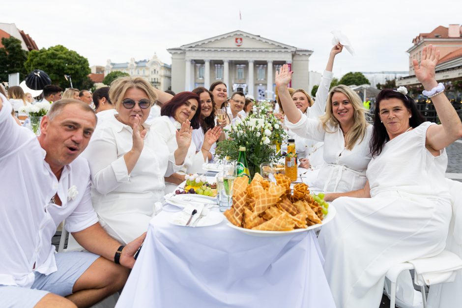 Vilniuje dešimtą kartą surengta „Le Diner en Blanc“ vakarienė