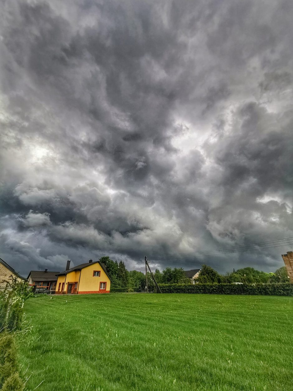 Trečiadienio vakarą Lietuvoje – lietus, griaustinis, debesys, vaivorykštė