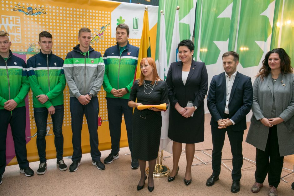 Sportininkus į jaunimo olimpines žaidynes išlydėjo ir ministrė, ir elitiniai atletai