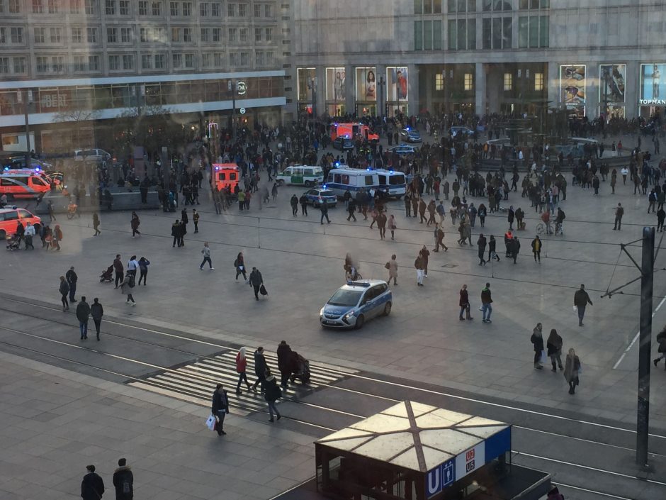 Vokiečių policija įspėjo interneto įžymybes dėl Berlyne kilusių muštynių