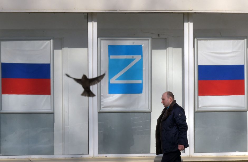 Juodkalnijoje vieno baro darbuotojų aprangą „puošia“ raidė Z – Ukrainos ambasada laukia reakcijos 