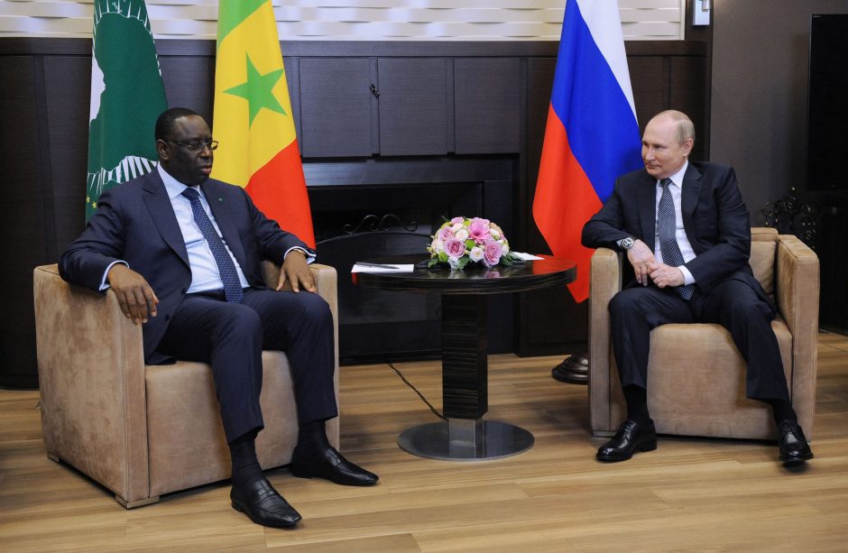 Afrikos Sąjungos vadovas po derybų su V. Putinu jaučiasi nuramintas dėl maisto krizės 