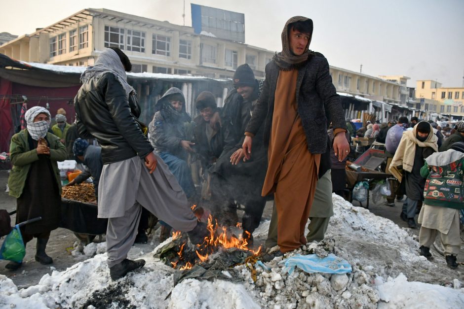 Talibano pareigūnas: Afganistane viešai nuplakti 9 vyrai