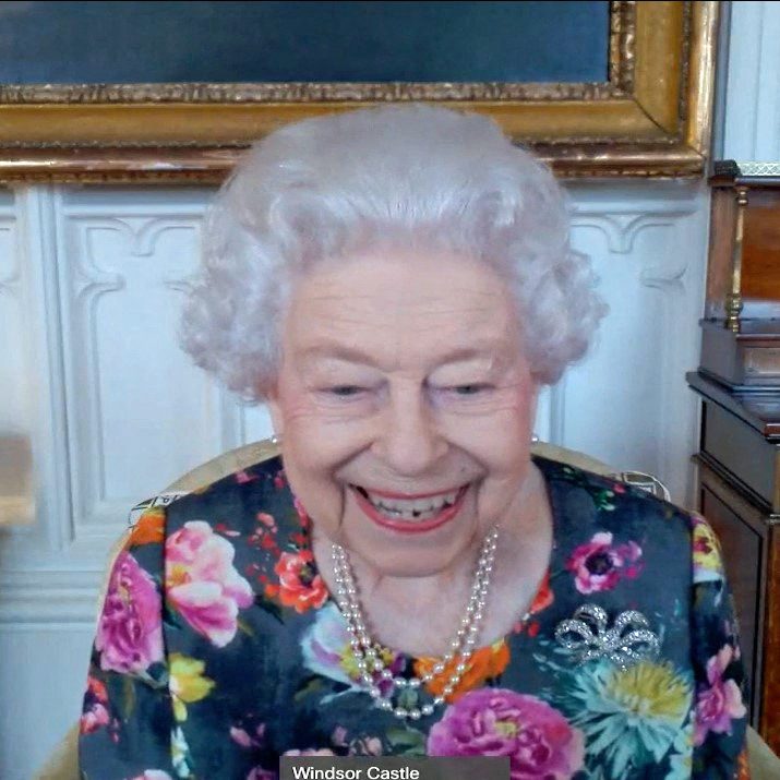 Bakingamo rūmai: karalienė Elizabeth II turi ilsėtis mažiausiai dvi savaites 