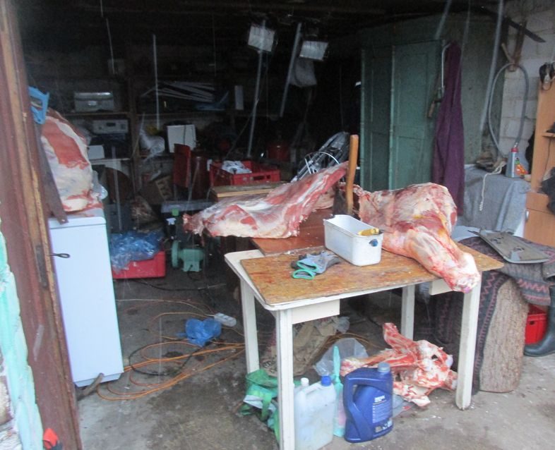 Mėsos perdirbimo įmonėje policija atliko 20 kratų