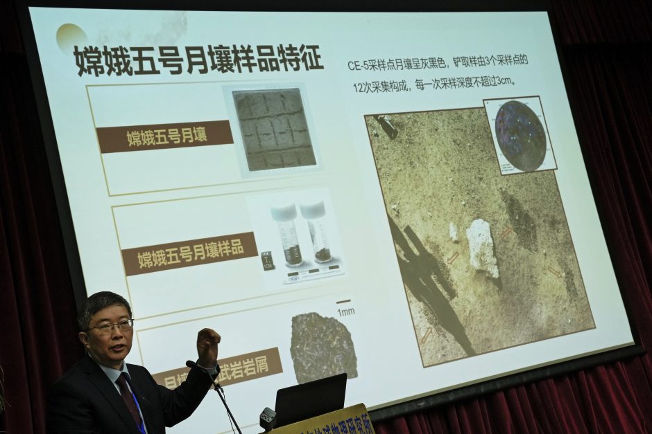 Kinija: iš Mėnulio atgabentos uolienos suteikia naujų žinių apie vulkaninę veiklą