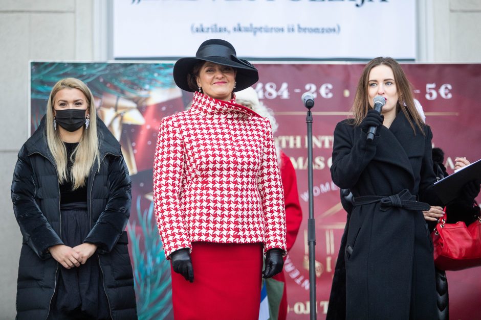 D. Nausėdienė atidarė tradicinę Tarptautinę Kalėdų labdaros mugę