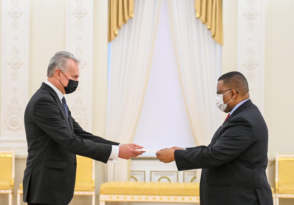 Prezidentas priėmė Šveicarijos, Brazilijos ir Namibijos ambasadorių skiriamuosius raštus