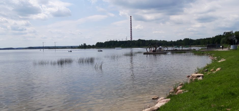 Elektrėnų mariose burlaivis kliudė elektros liniją, penki žmonės išgabenti į ligoninę