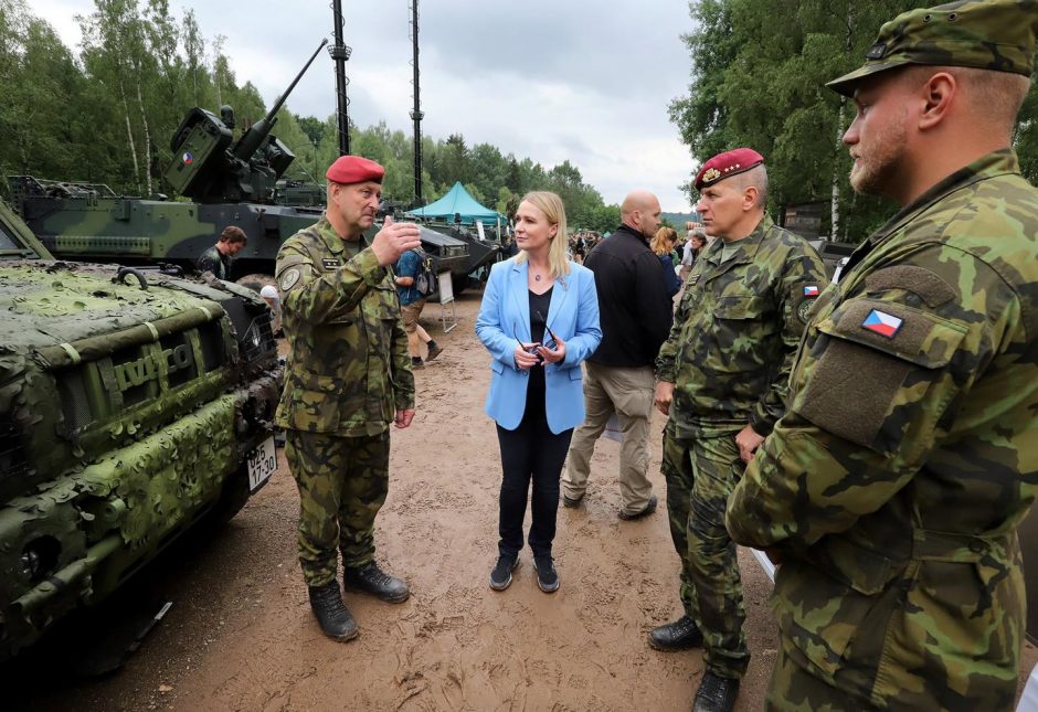 Čekija ketina permesti prie rytinės NATO sienos 1 200 karių