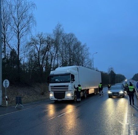 Savaitės lakstūnas automobiliu „Porsche“ skriejo 207 km/val. greičiu