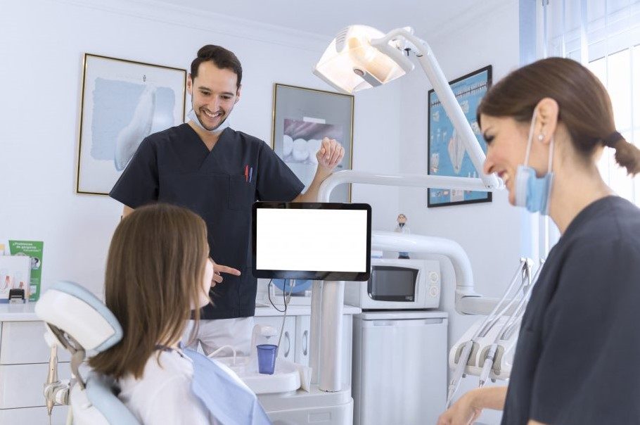 Brango privačių odontologų paslaugos: pacientų tai neatbaido, tad specialistai tuo naudojasi?