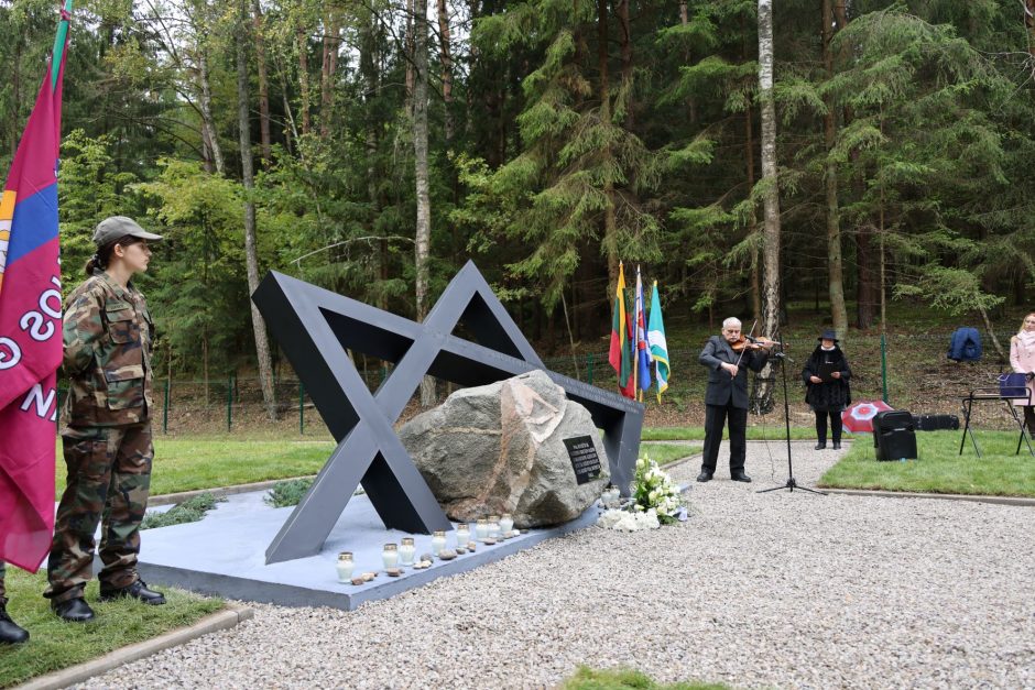 Jaučakiuose iškilo paminklas žydų genocido aukoms