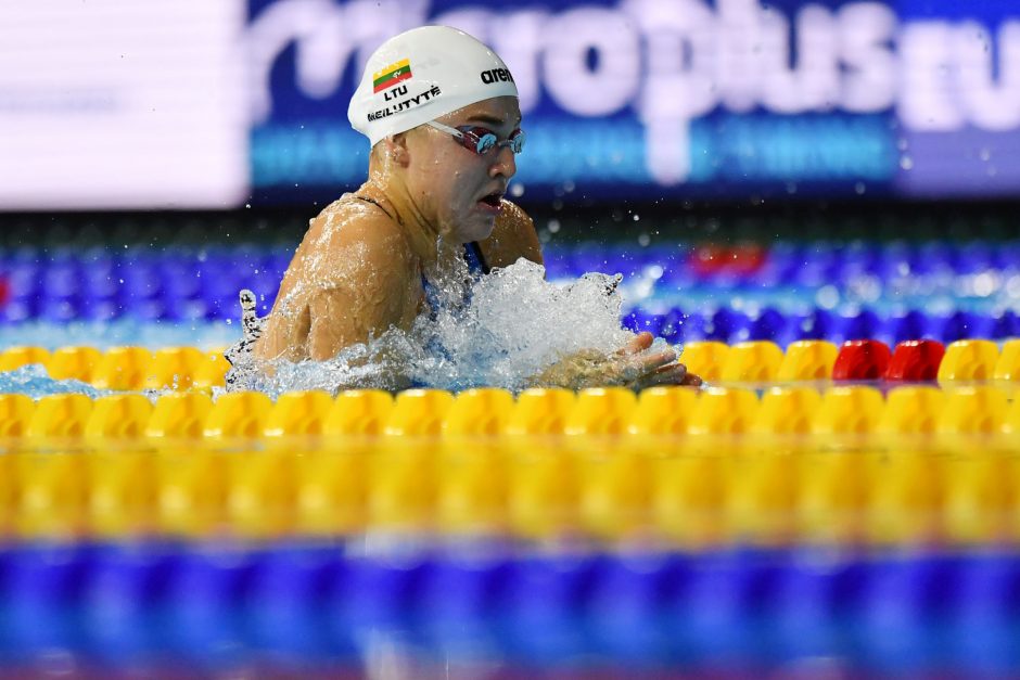 Plaukikė R. Meilutytė užtikrintai pateko į Europos čempionato pusfinalį