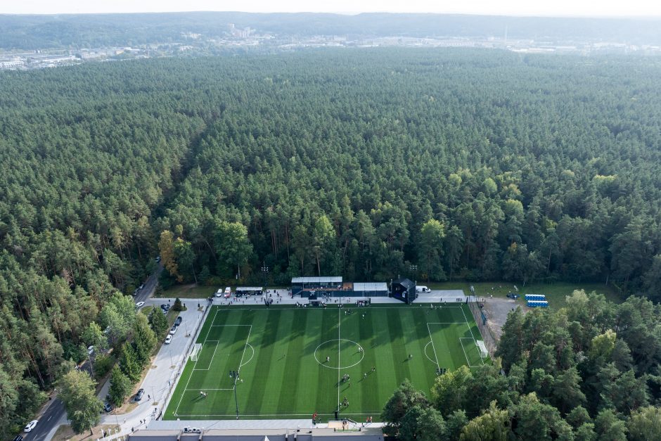 Vilniuje atidarytas „Hanner-VFA“ futbolo stadionas: investicijos į projektą siekė 2,5 mln. eurų