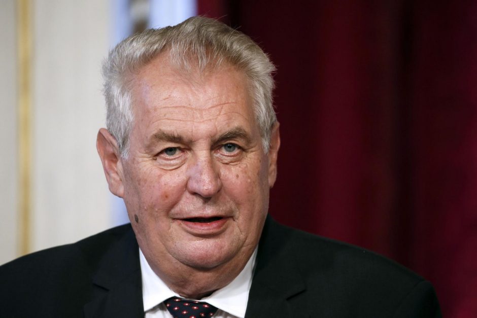 Čekijos Senatas nesvarstys prezidento apkaltos klausimo