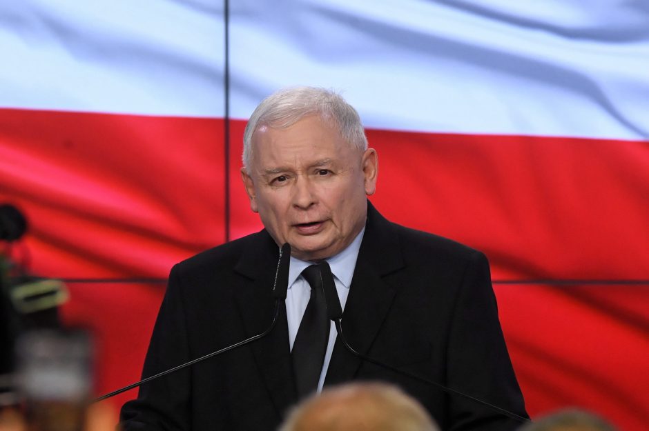 J. Kaczynskis ketina trauktis iš užimamų pareigų Lenkijos vyriausybėje