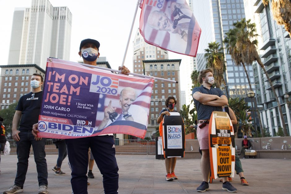 JAV miestuose tęsiasi su rinkimais susiję protestai