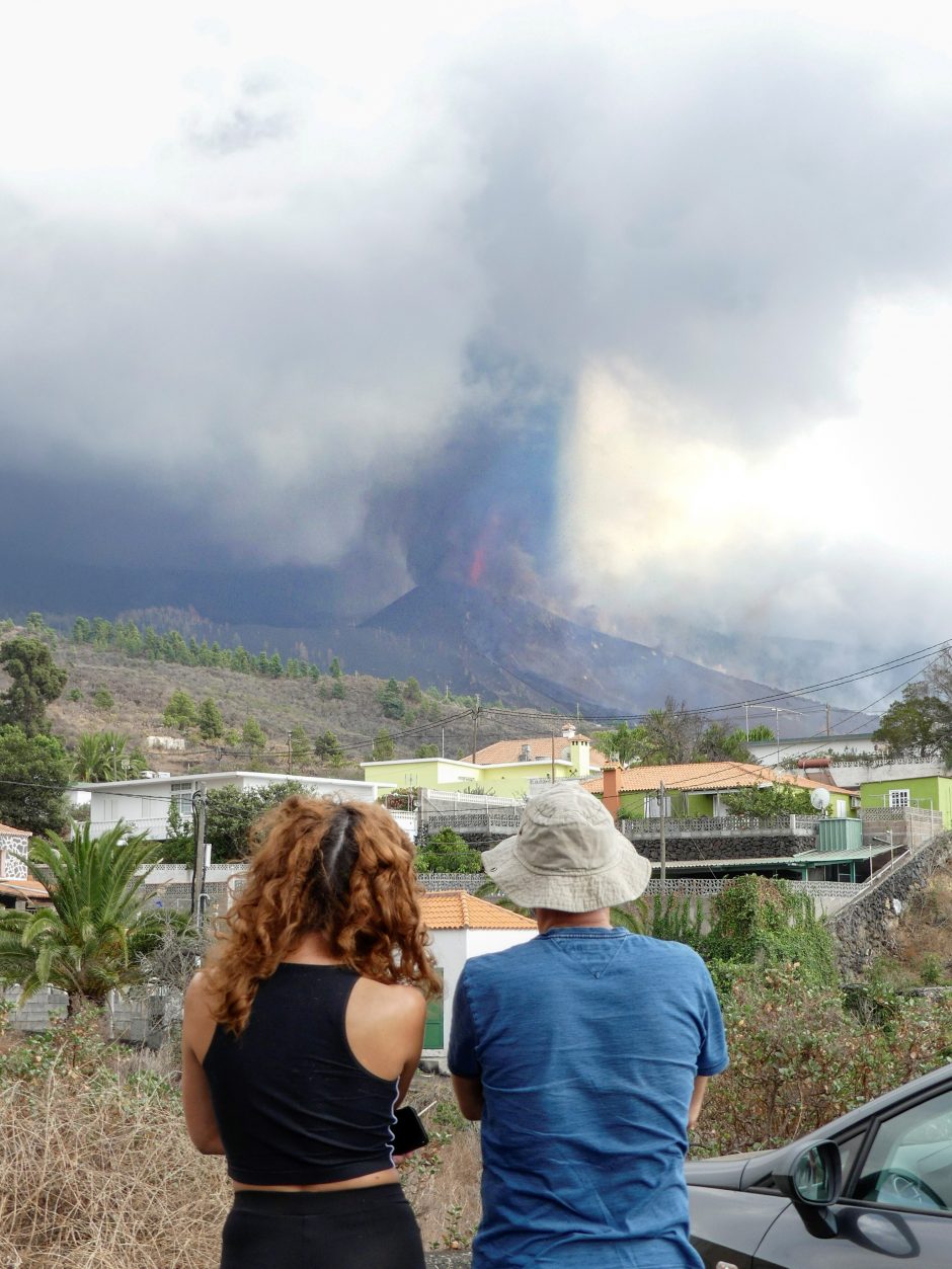 Skrydžiai sustabdyti po naujo ugnikalnio išsiveržimo Kanarų salose