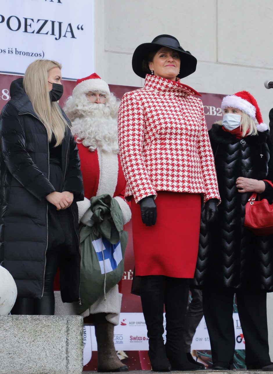 D. Nausėdienė atidarė tradicinę Tarptautinę Kalėdų labdaros mugę