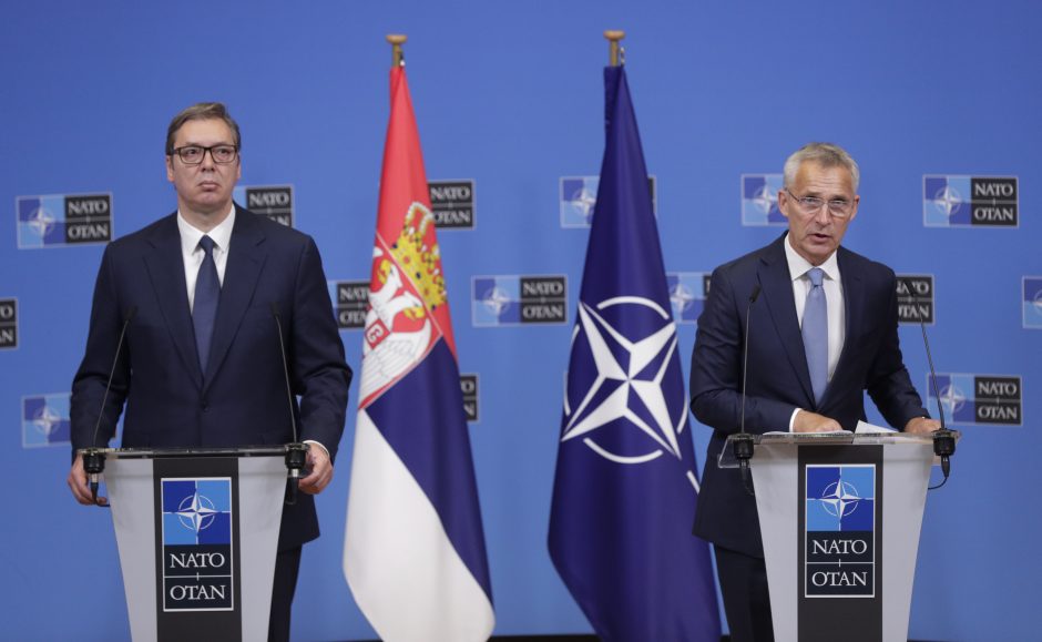 NATO vadovas ragina Serbiją ir Kosovą deeskaluoti konfliktą