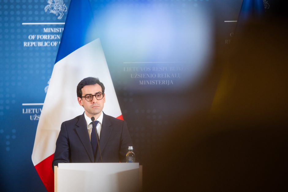 Prancūzijos ministras: šalių vadovų susitikime karių siuntimo į Ukrainą klausimas nebuvo svarstytas