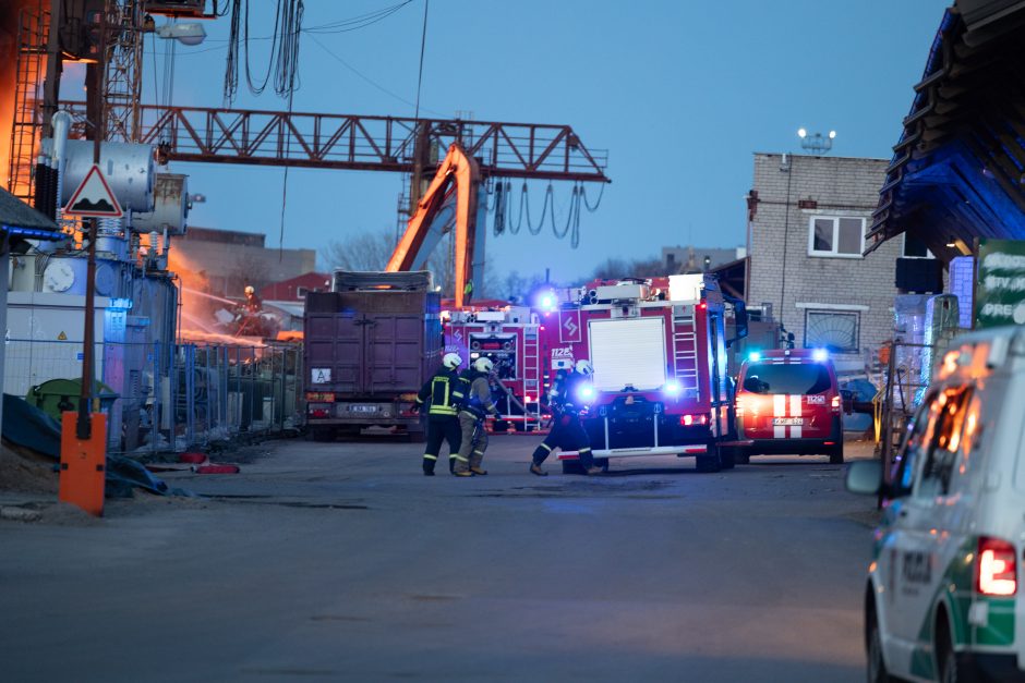 Po gaisro Vilniuje daliai ugdymo įstaigų nuotolinį darbą rekomenduojama tęsti ir penktadienį