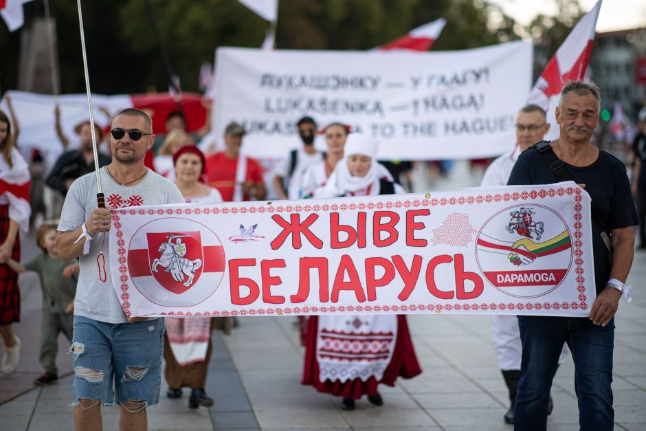 Eitynėmis ir mitingu Vilniuje baltarusiai mini suklastotų prezidento rinkimų metines