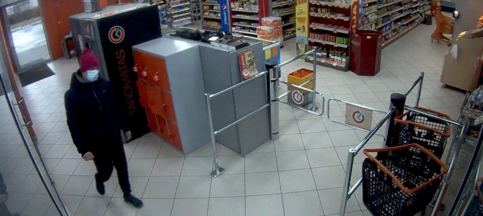 Policija ieško iš parduotuvės prekes nugvelbusio vyro (padėkite atpažinti)