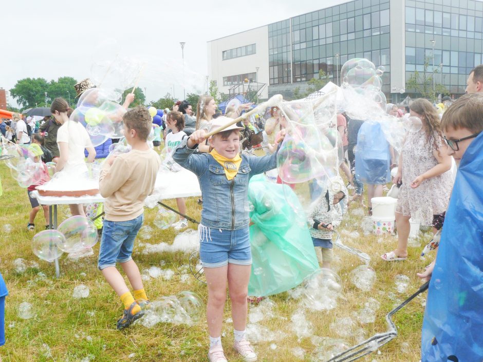 Festivalio šviesa – nuoširdžios vaikų šypsenos