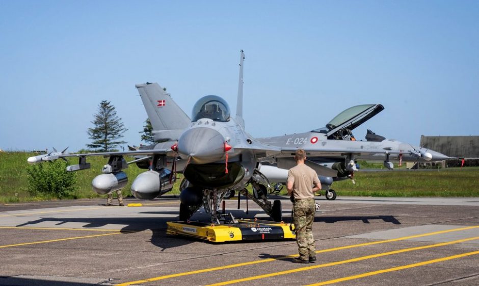 Norvegija siųs 2 naikintuvus F-16 į Daniją Ukrainos pilotų mokymams