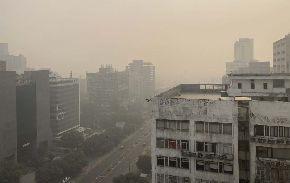 Indijos sostinėje bus uždarytos mokyklos dėl miestą dusinančio pavojingo smogo