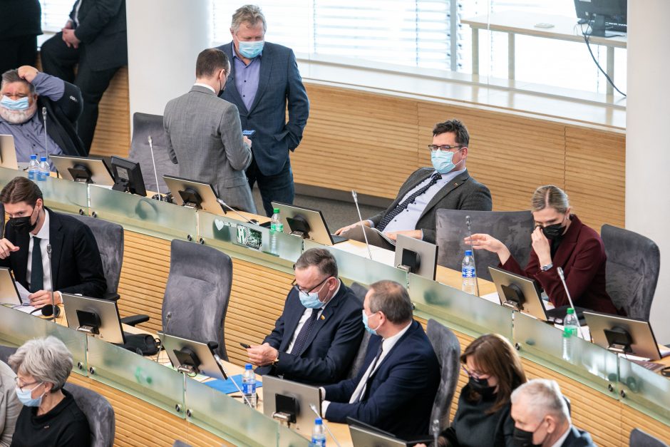 Seimas skubos tvarka svarstys centralizuoto mokinių priėmimo į mokyklas nukėlimą