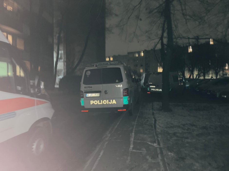 Kauno policijos pareigūnai padėjo medikams į gydymo įstaigą palydėti agresyvų psichikos ligonį