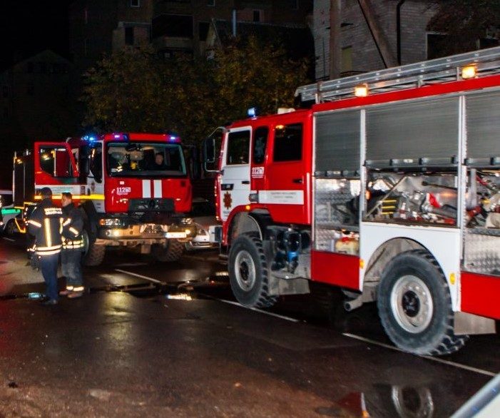 Gaisras Kalniečių gatvės bute: evakuota 30 žmonių, du išvežti į ligoninę 