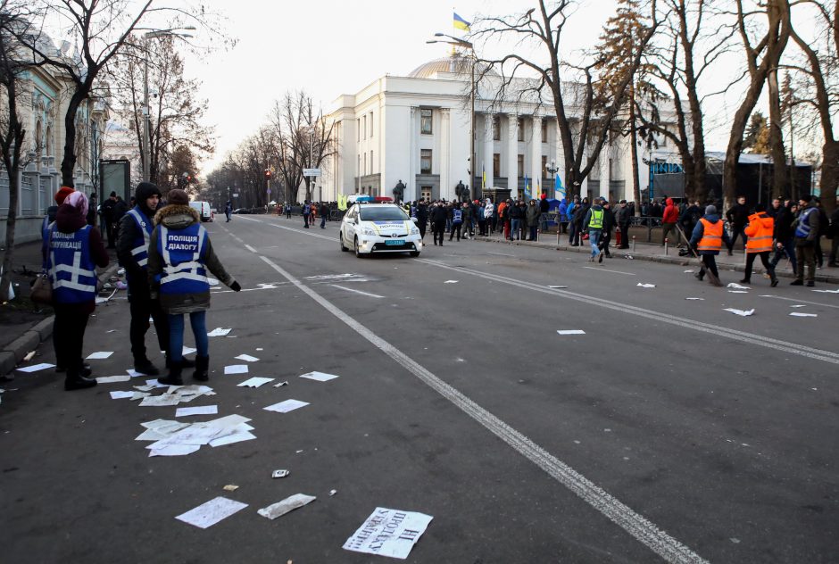 Kijeve protestuotojams susirėmus su policija sužeisti 19 žmonių