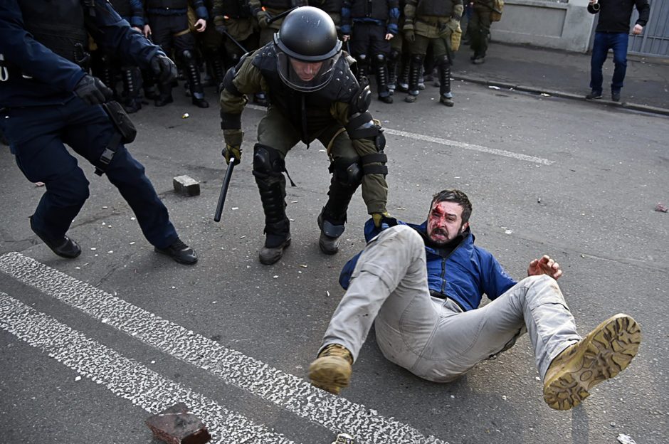 Kijeve protestuotojams susirėmus su policija sužeisti 19 žmonių