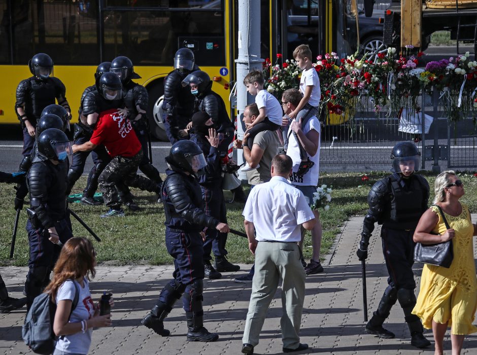 Minske atsinaujino milicijos ir opozicijos protestuotojų susirėmimai