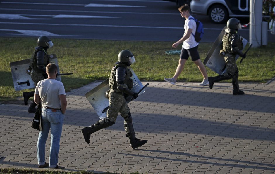 Minske atsinaujino milicijos ir opozicijos protestuotojų susirėmimai