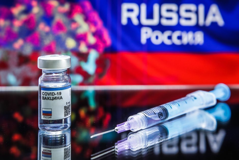 Rusiškos vakcinos nuo COVID-19 veiksmingumas siekia 92 proc., sako jos kūrėjai