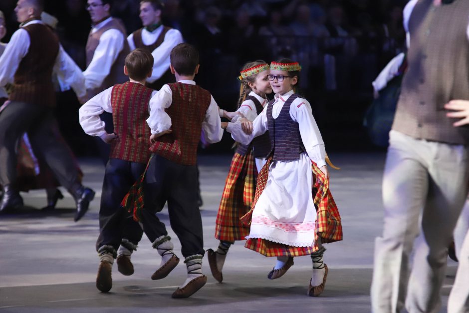 Kauno „Žalgirio“ arenoje – dainų ir šokių šventė